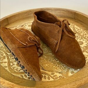 MINNETONKA MOCCASIN VINTAGE 80S SUEDE HANDCRAFTED PEBBLED RUBBER SOLE SZ 9